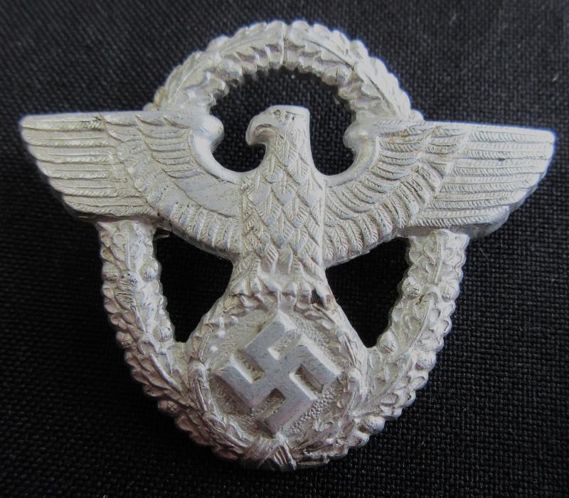WW2 GERMAN POLICE EAGLE CAP BADGE