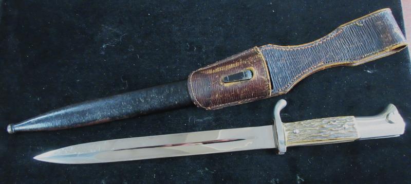 STAG HORN HANDLE PARADE BAYONET & LEATHER FROG