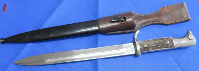 STAG HORN HANDLE PARADE BAYONET & LEATHER FROG