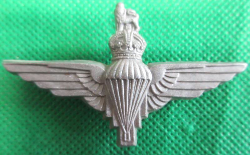 WW2 BRITISH PLASTIC ECONOMY PARACHUTE REG BADGE