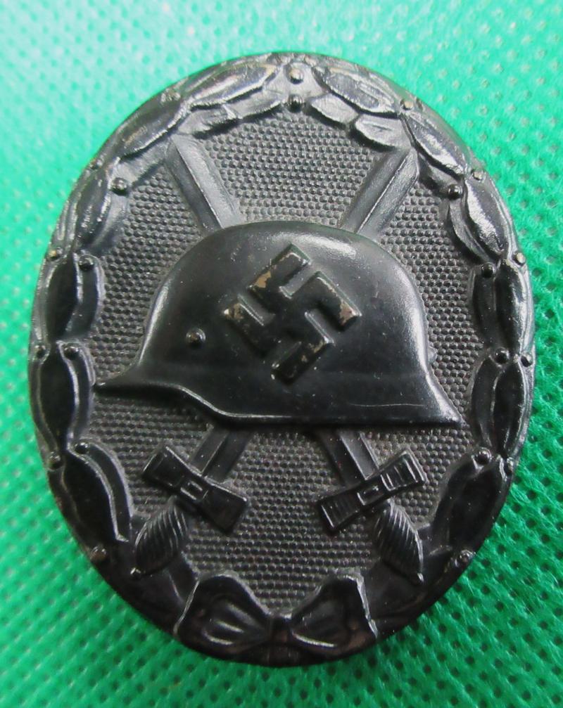 BLACK WOUND BADGE maker marked