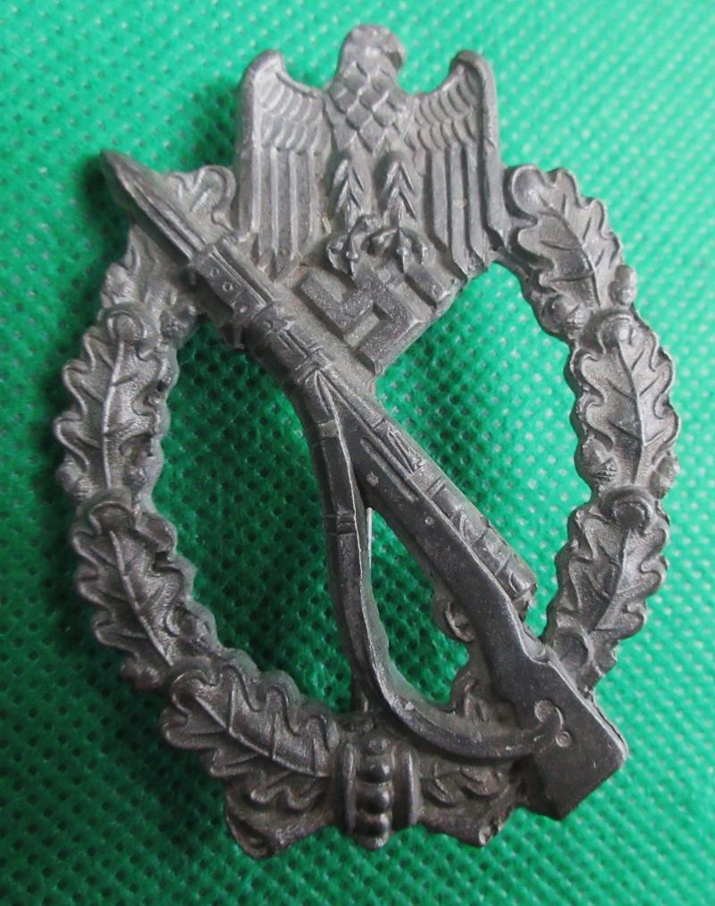 INFANTRY ASSAULT BADGE maker marked