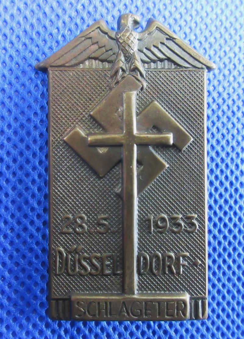 1933 DUSSELDORF SCHLAGETER TINNIE/DAY BADGE