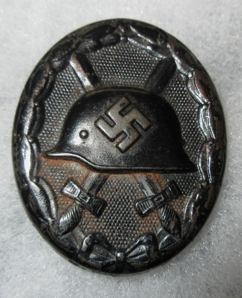 TRIPLE MAKER MARKED BLACK WOUND BADGE